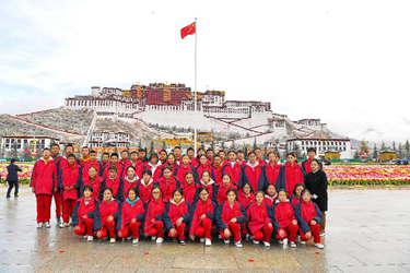 新華全媒＋丨西藏各界群眾慶祝百萬(wàn)農奴解放紀念日