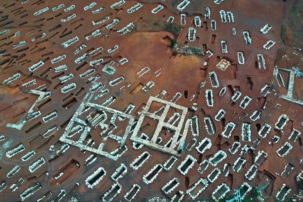 新華全媒+丨兩晉到宋元明的歷史長(cháng)卷&mdash;&mdash;探秘貴州貴安新區大松山墓群