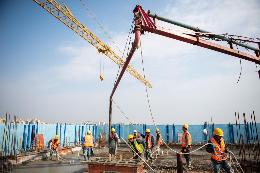 湖南長(cháng)沙：岳麓山實(shí)驗室農大片區項目封頂