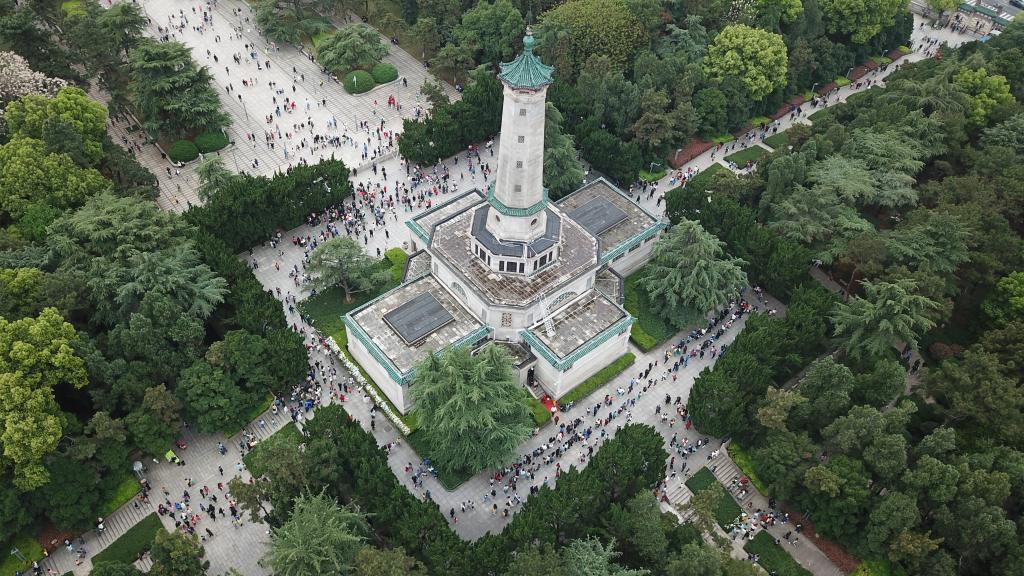 湖南長(cháng)沙：清明祭英烈