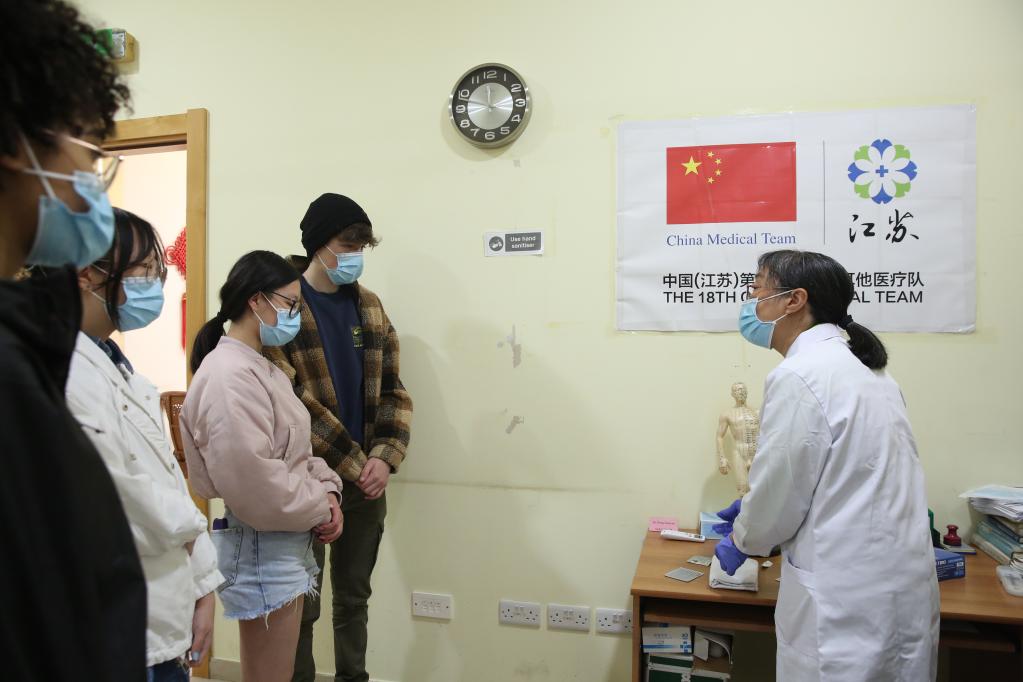 德國和盧森堡中學(xué)生走進(jìn)地中海地區中醫中心