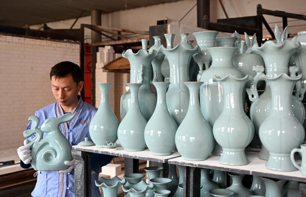 強信心&middot;開(kāi)新局丨河南汝州：做強汝瓷產(chǎn)業(yè) 擦亮汝窯&ldquo;名片&rdquo;