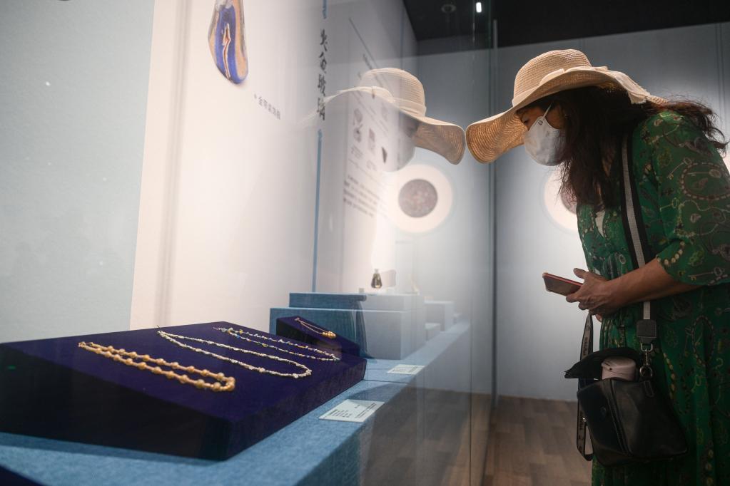 絲路上的古玻璃器藝術(shù)展?？陂_(kāi)展