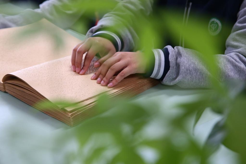 詩(shī)意中國丨讀書(shū)不覺(jué)已春深，一寸光陰一寸金