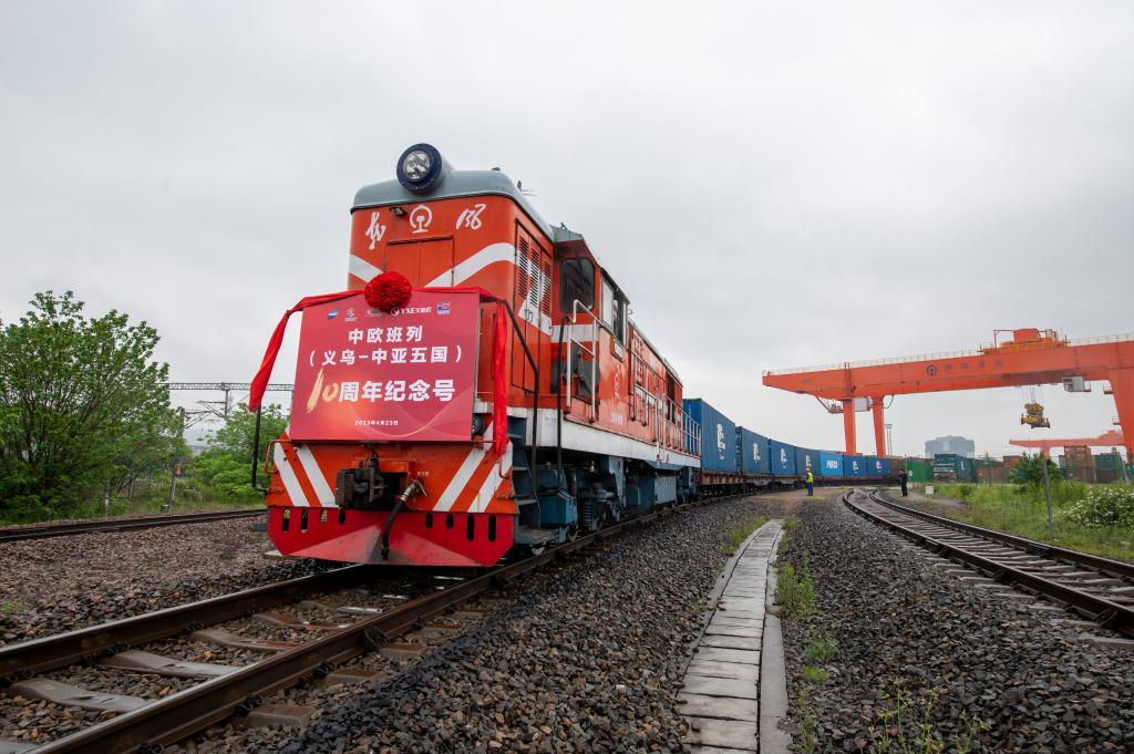 &ldquo;義烏－中亞五國10周年紀念號&rdquo;中歐班列從浙江義烏發(fā)車(chē)