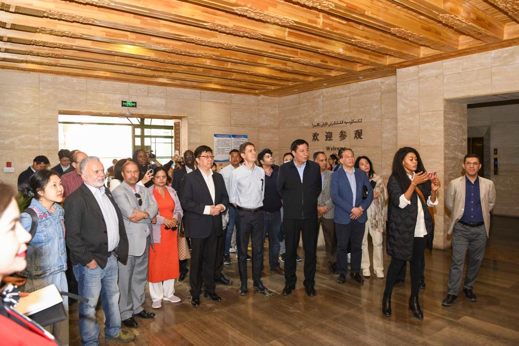 點(diǎn)贊新疆發(fā)展變化，駁斥外媒編造假新聞&mdash;&mdash;部分國家駐華總領(lǐng)事參訪(fǎng)新疆