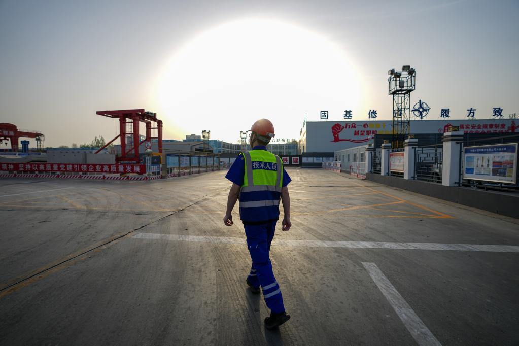 螢火&middot;青春丨&ldquo;95后&rdquo;小伙兒黃魯：我在地下當機長(cháng)