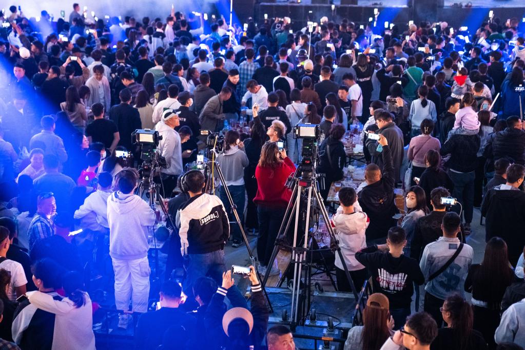 新華全媒+丨山東：淄博燒烤&ldquo;走紅&rdquo; 這些瞬間&ldquo;走心&rdquo;