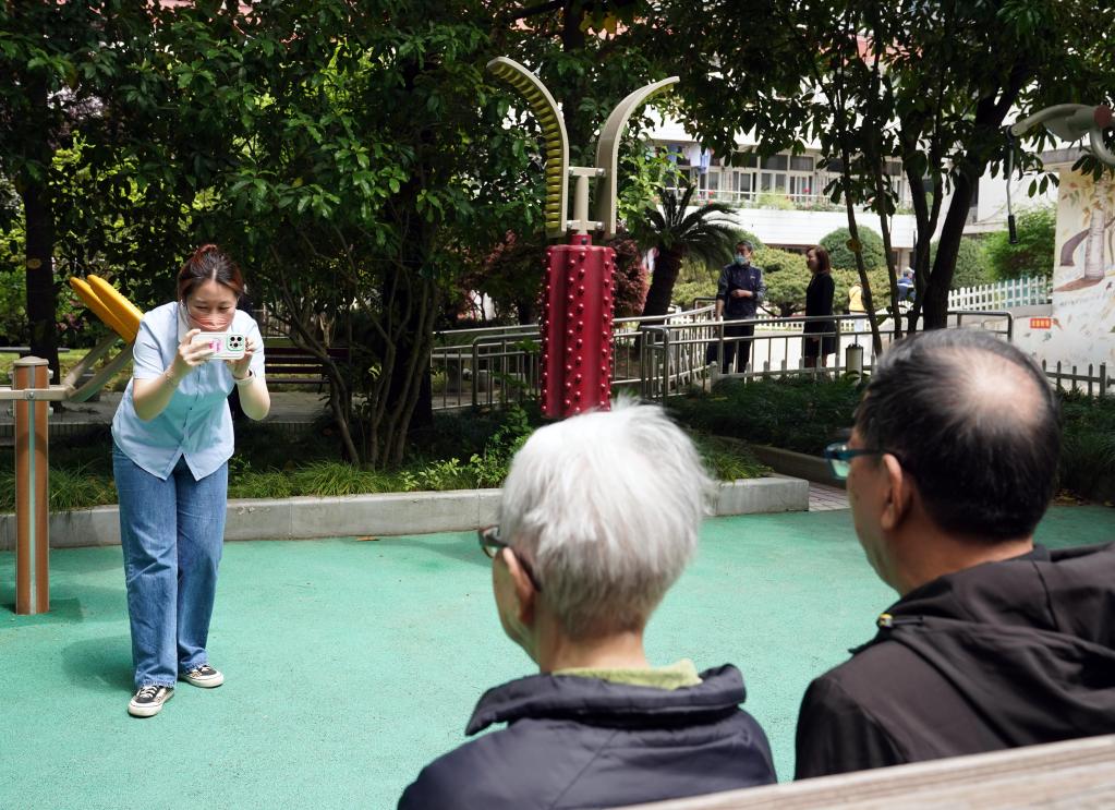 上海：守護&ldquo;夕陽(yáng)紅&rdquo;的年輕人