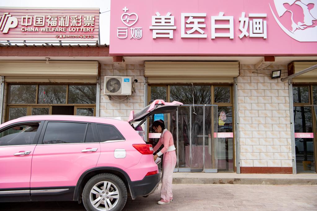 &ldquo;95后&rdquo;鄉村女獸醫扎根基層走紅網(wǎng)絡(luò )