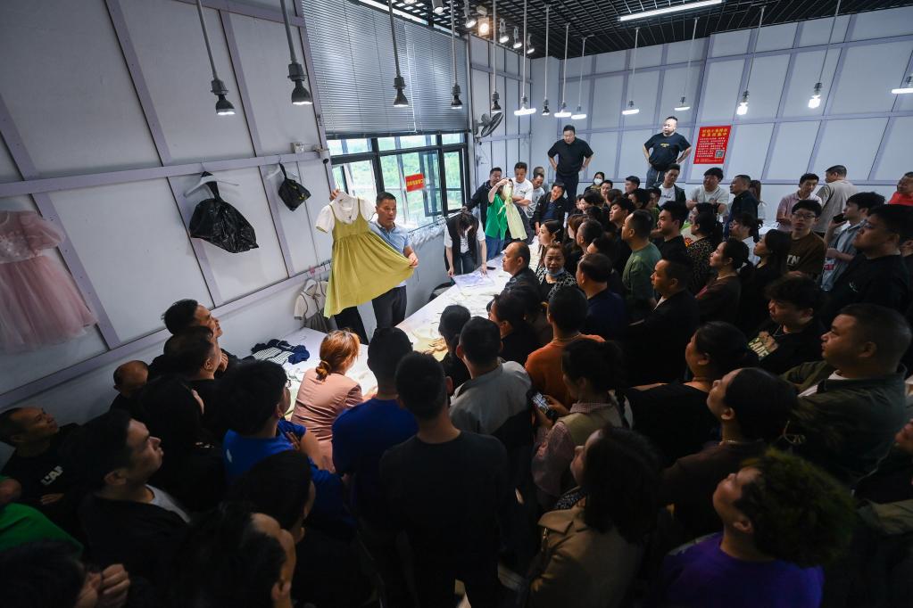 &ldquo;童裝之都&rdquo;進(jìn)入產(chǎn)銷(xiāo)旺季