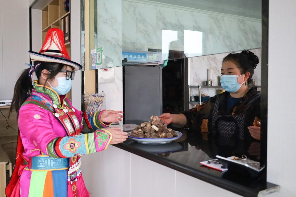 靠著(zhù)雪山搞文旅