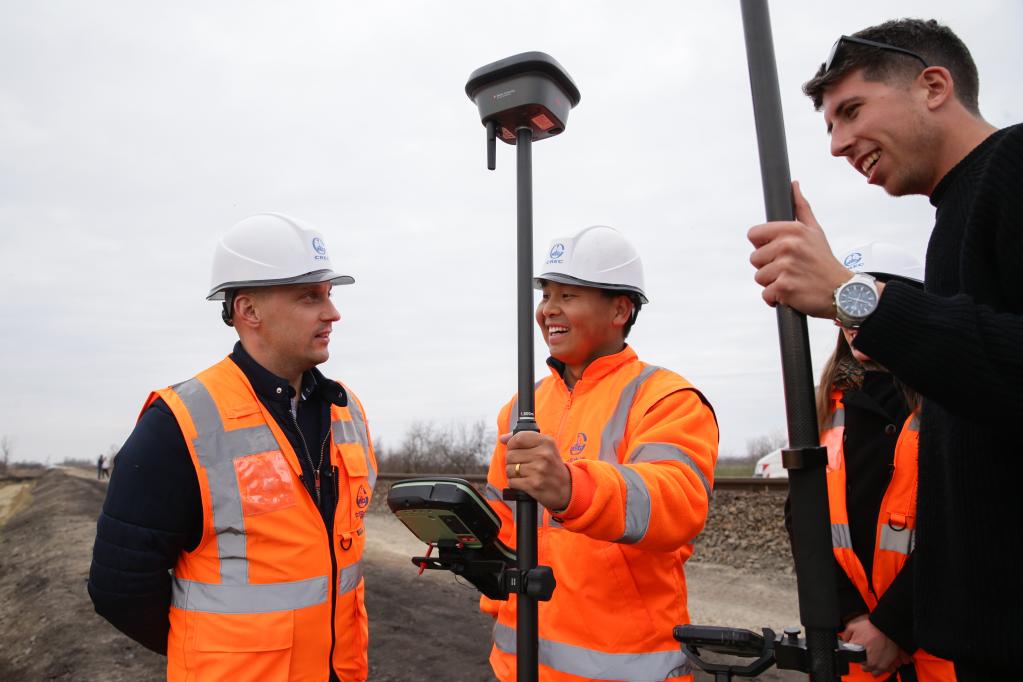 &ldquo;一帶一路&rdquo;故事繪丨走近匈塞鐵路匈牙利段建設者