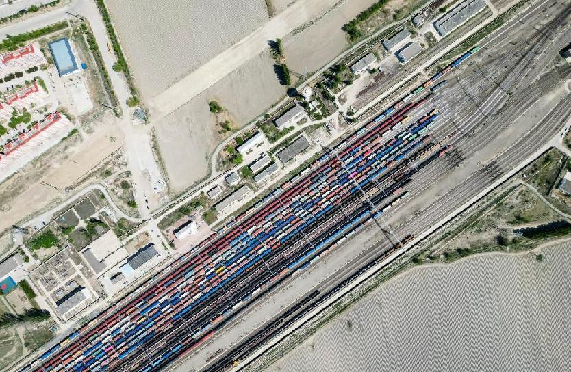 新華全媒+丨新疆霍爾果斯：口岸貿易&ldquo;加速跑&rdquo; 絲路要沖再現繁華