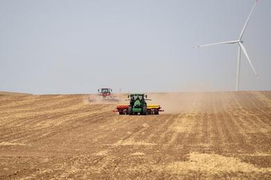 內蒙古呼倫貝爾：大豆播種有序進(jìn)行