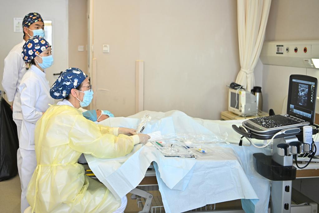 新華全媒+丨&ldquo;提燈天使&rdquo;的十二時(shí)辰&mdash;&mdash;未時(shí)