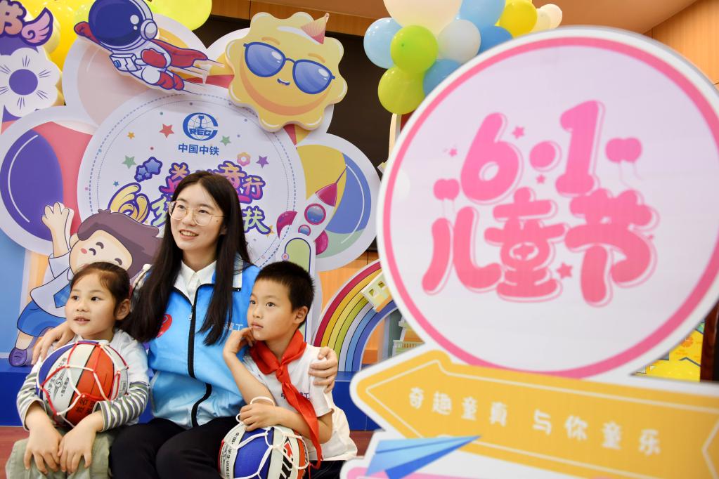 青島：工地愛(ài)心結對迎&ldquo;六一&rdquo;