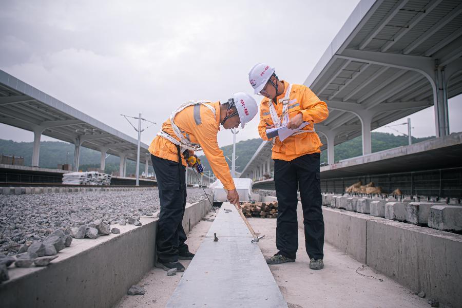 金甬鐵路開(kāi)展橋隧設備檢測工作