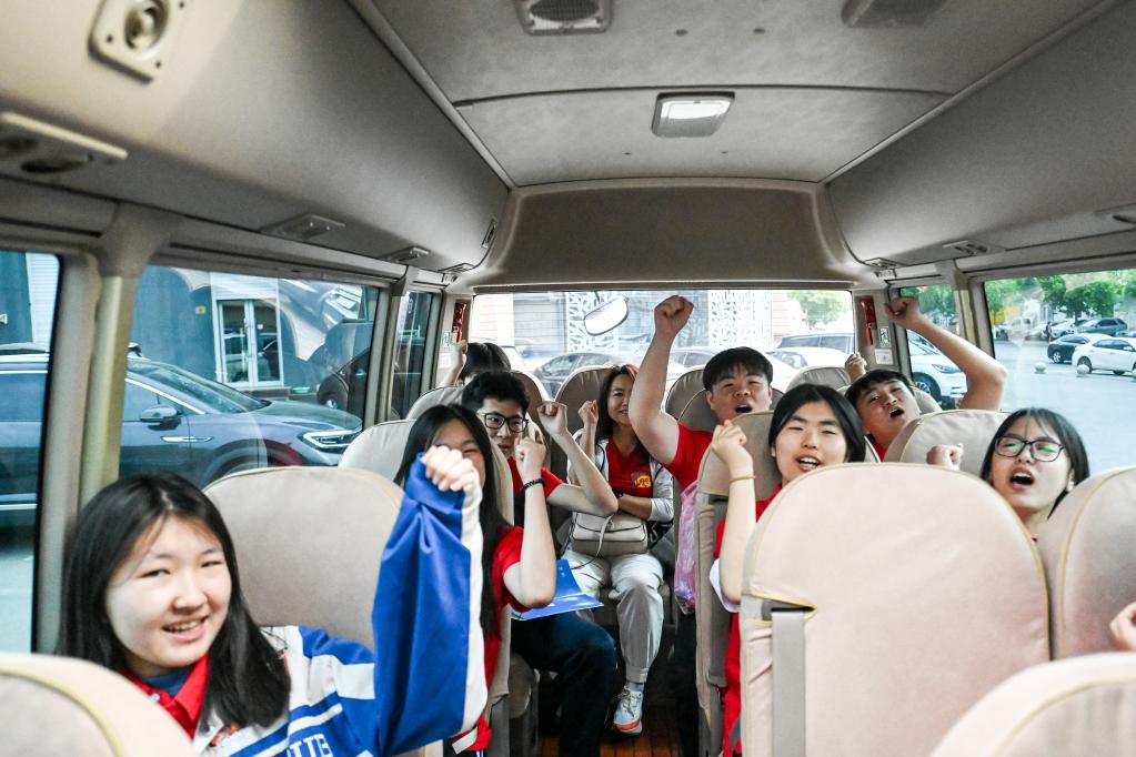 新華全媒+丨堅持陪考17年的&ldquo;特殊陪考團&rdquo;