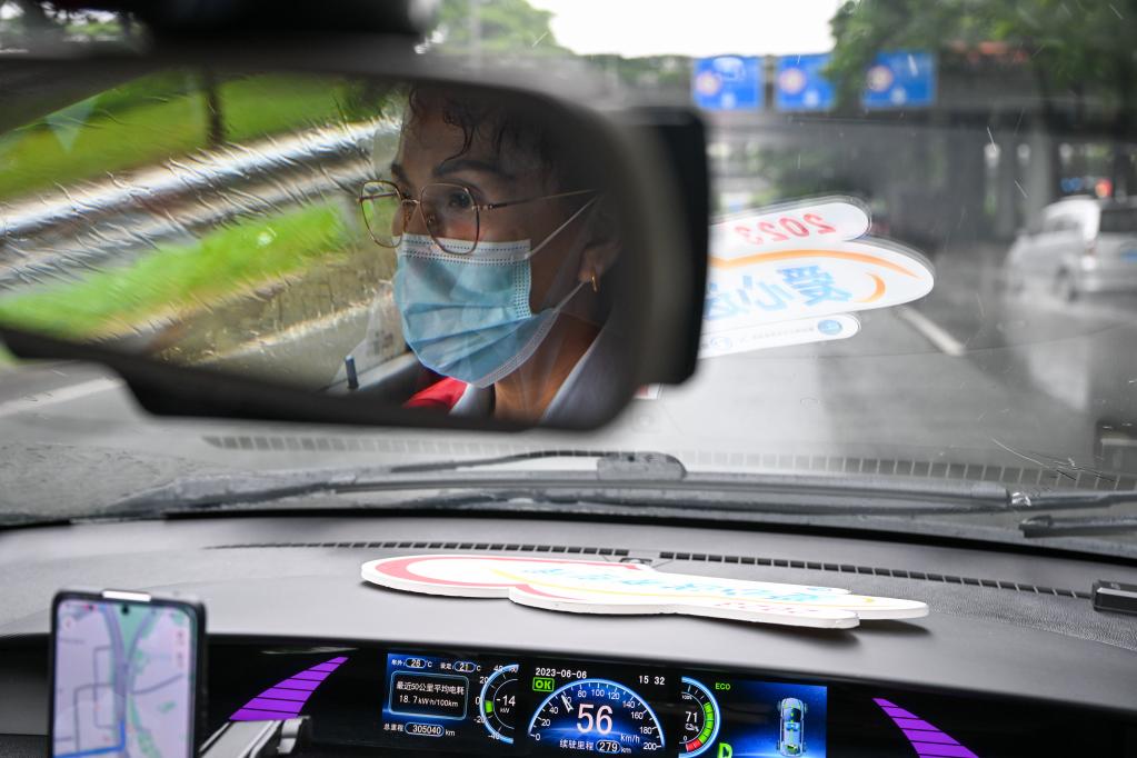 新華全媒＋｜20載，用愛(ài)守護高考前的最后一段路