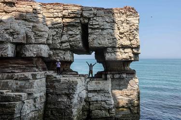 天然&ldquo;棧道&rdquo;引游人