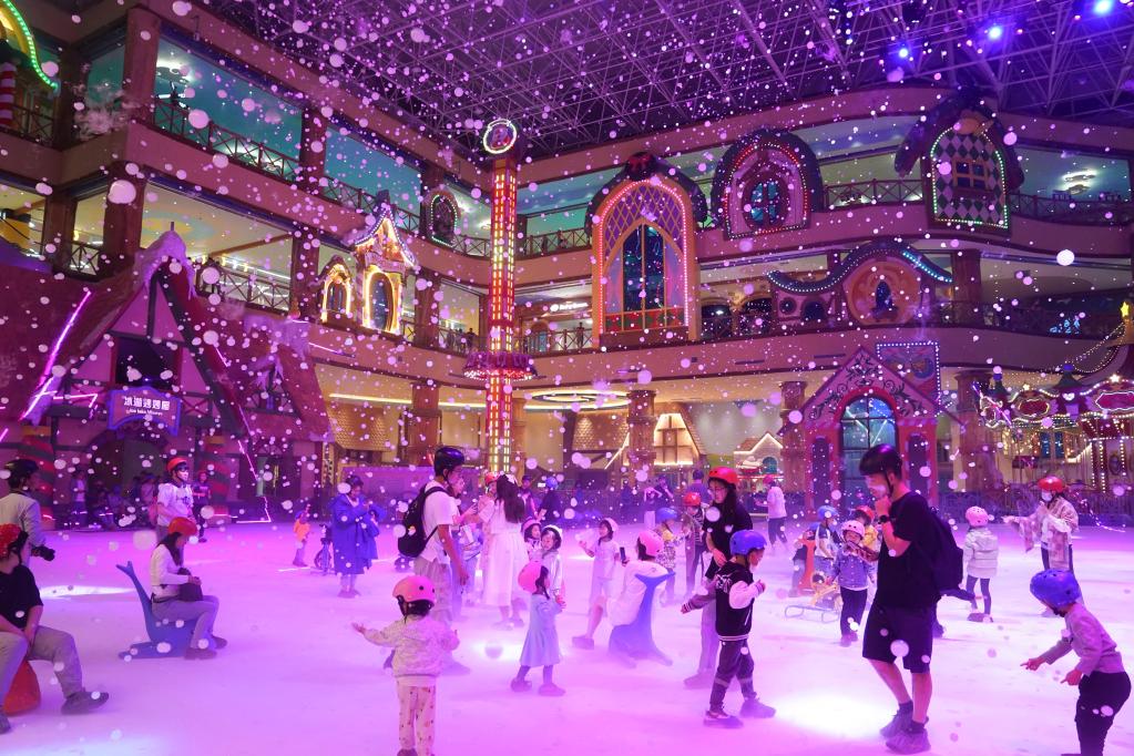 江蘇南通：夏日感受&ldquo;冰雪世界&rdquo;的魅力