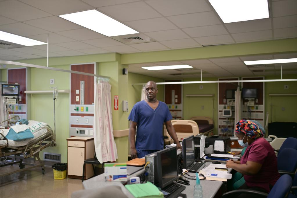 通訊：中國醫療隊總是奮斗在一線(xiàn)&mdash;&mdash;記中國援巴巴多斯醫療隊