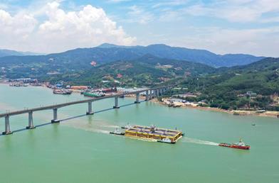 深遠海養殖平臺&ldquo;寧德1號&rdquo;拖航出海