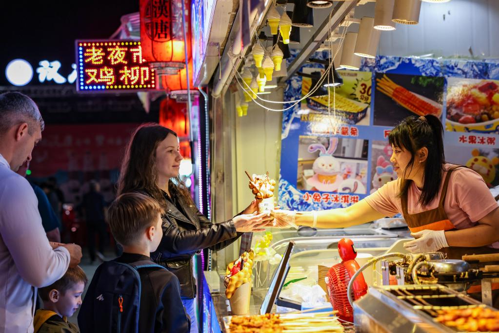 消費火 人氣旺&mdash;&mdash;中俄邊境小城盛夏新氣象