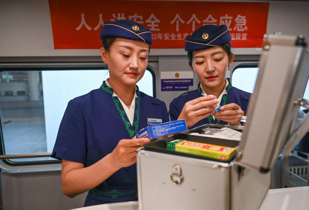 草原&ldquo;動(dòng)姐&rdquo;迎暑運