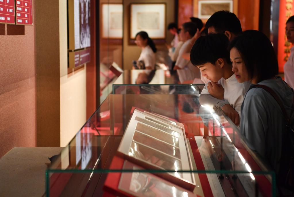 陜西延安：參觀(guān)革命舊址迎&ldquo;七一&rdquo;