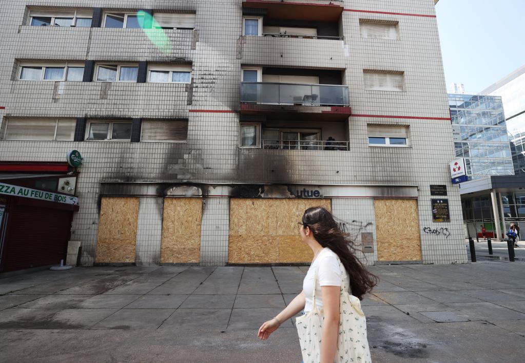 法國政府宣布取消大型活動(dòng)以應對全國騷亂