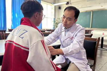 送醫送教 情暖高原&mdash;&mdash;青年科技干部青?；鶎有幸?jiàn)聞