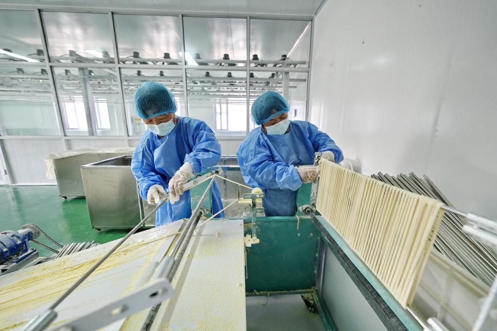 河北遷安：鄉村&ldquo;微工廠(chǎng)&rdquo; 就業(yè)&ldquo;大舞臺&rdquo;