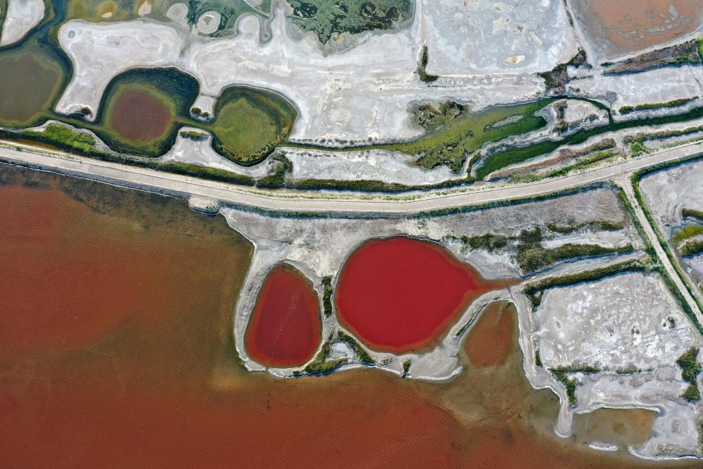 天空之眼瞰&ldquo;七彩鹽湖&rdquo;