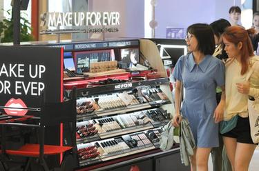 新華全媒+｜海南迎來(lái)暑期離島免稅購物潮