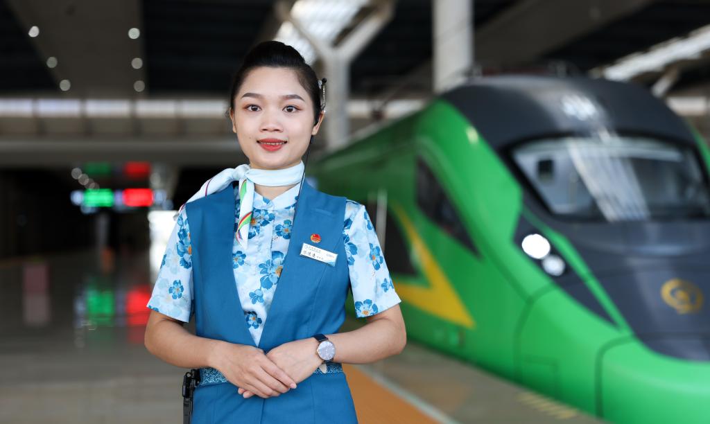 國道之行 從雪山奔向大海丨中老鐵路，連起了她的故鄉和遠方