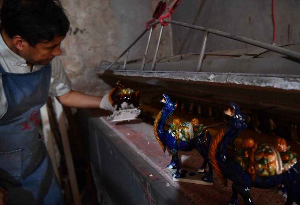 新華全媒+丨傳藝助振興&mdash;&mdash;三彩煥發(fā)新光彩