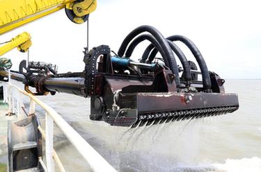 保暢&ldquo;黃金水道&rdquo; 長(cháng)江口航道疏浚工程忙