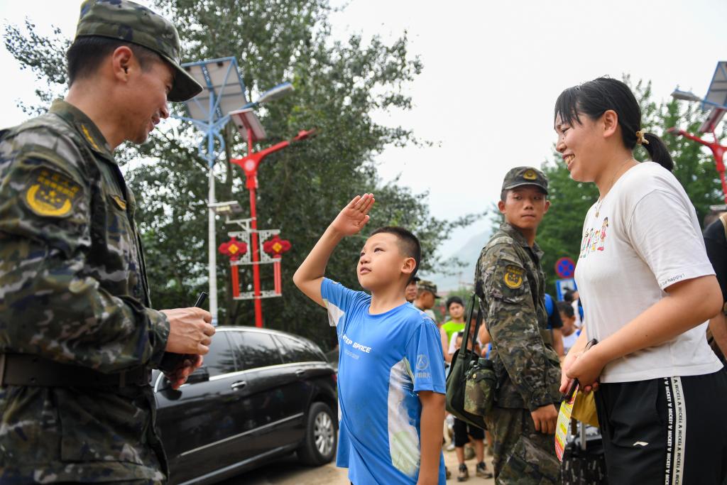 新華全媒+丨向您敬禮！