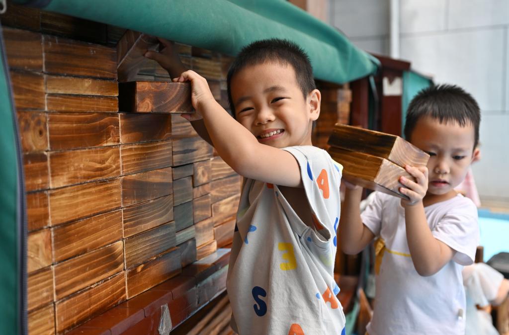 ?？冢菏钇谕泄転楹⒆?ldquo;托&rdquo;起精彩假期