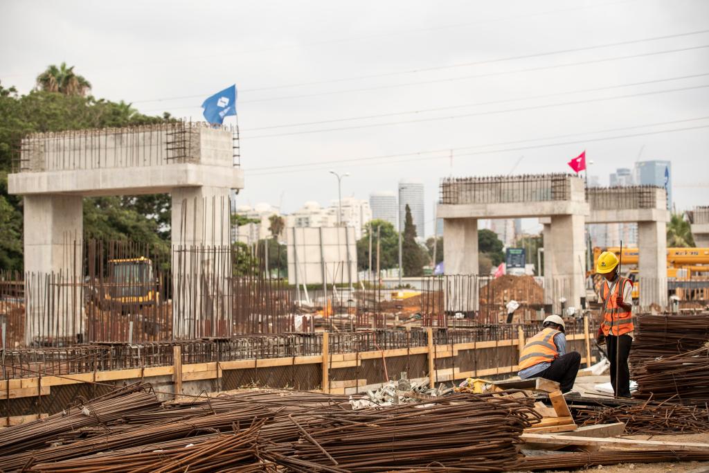 高溫下，特拉維夫輕軌建設正酣