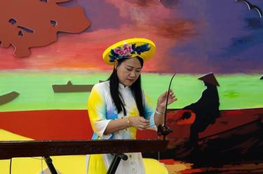 國道之行 從雪山奔向大海丨來(lái)自海上的獨弦琴聲