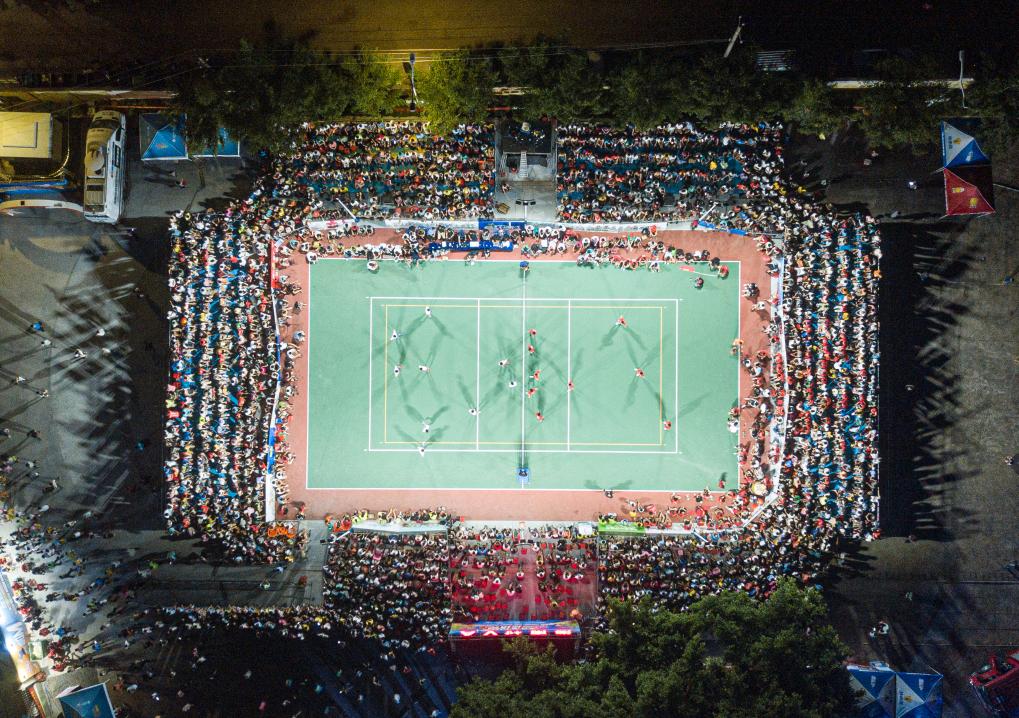 新華全媒+丨激情&ldquo;村排&rdquo; 火熱球鄉