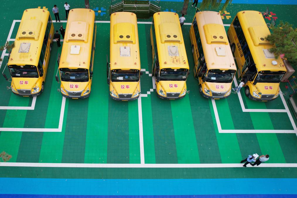 河北石家莊：校車(chē)&ldquo;體檢&rdquo;迎開(kāi)學(xué)