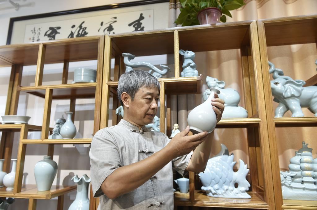 新華全媒+丨傳藝助振興&mdash;&mdash;汝瓷宋韻開(kāi)新片
