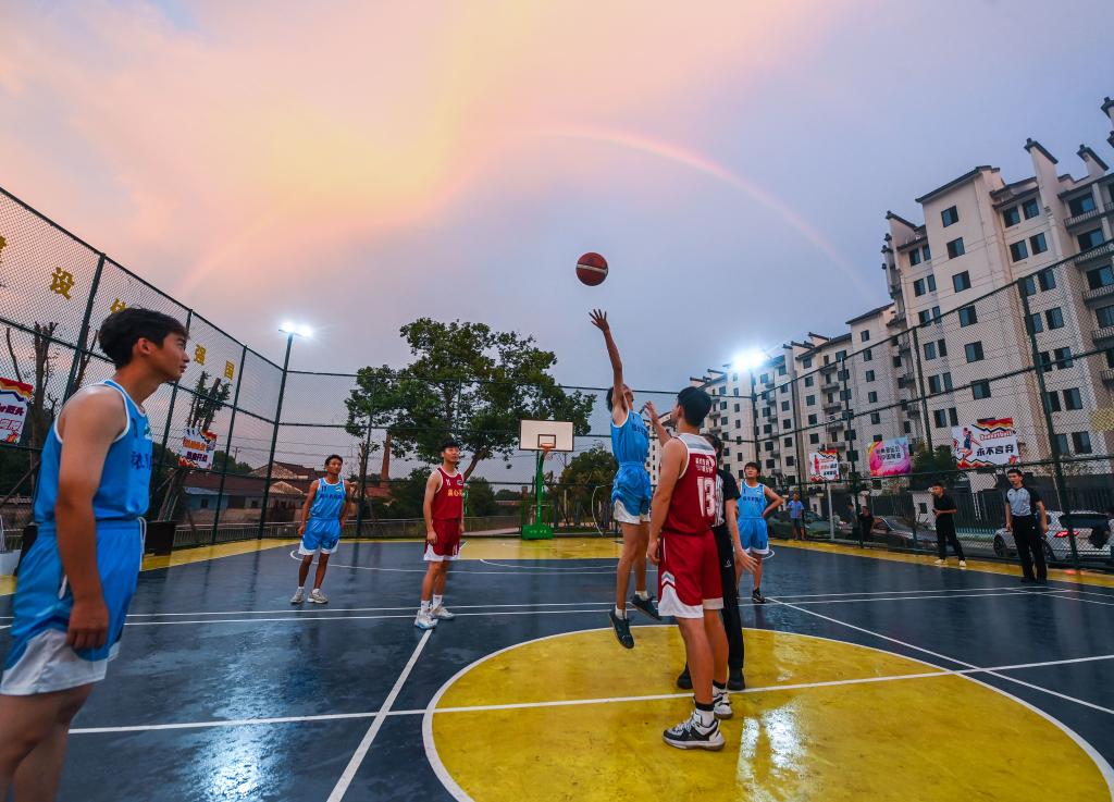 新華全媒+丨浙江湖州舉辦迎亞運村鎮籃球聯(lián)賽