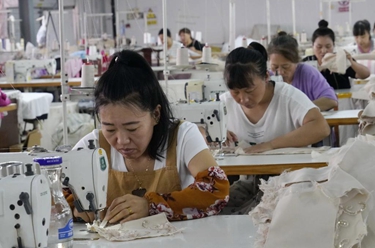 河北遵化：發(fā)展鄉村工廠(chǎng)助農增收