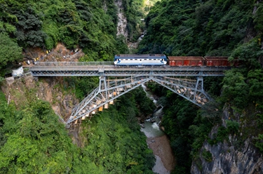 百年中越米軌鐵路人字橋迎來(lái)系統&ldquo;體檢&rdquo;