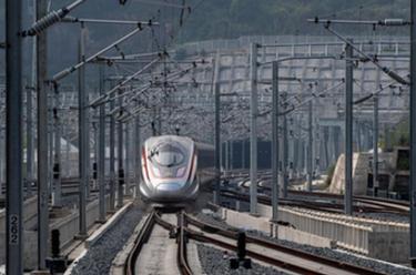 圖片故事丨&ldquo;動(dòng)車(chē)醫生&rdquo;高春成